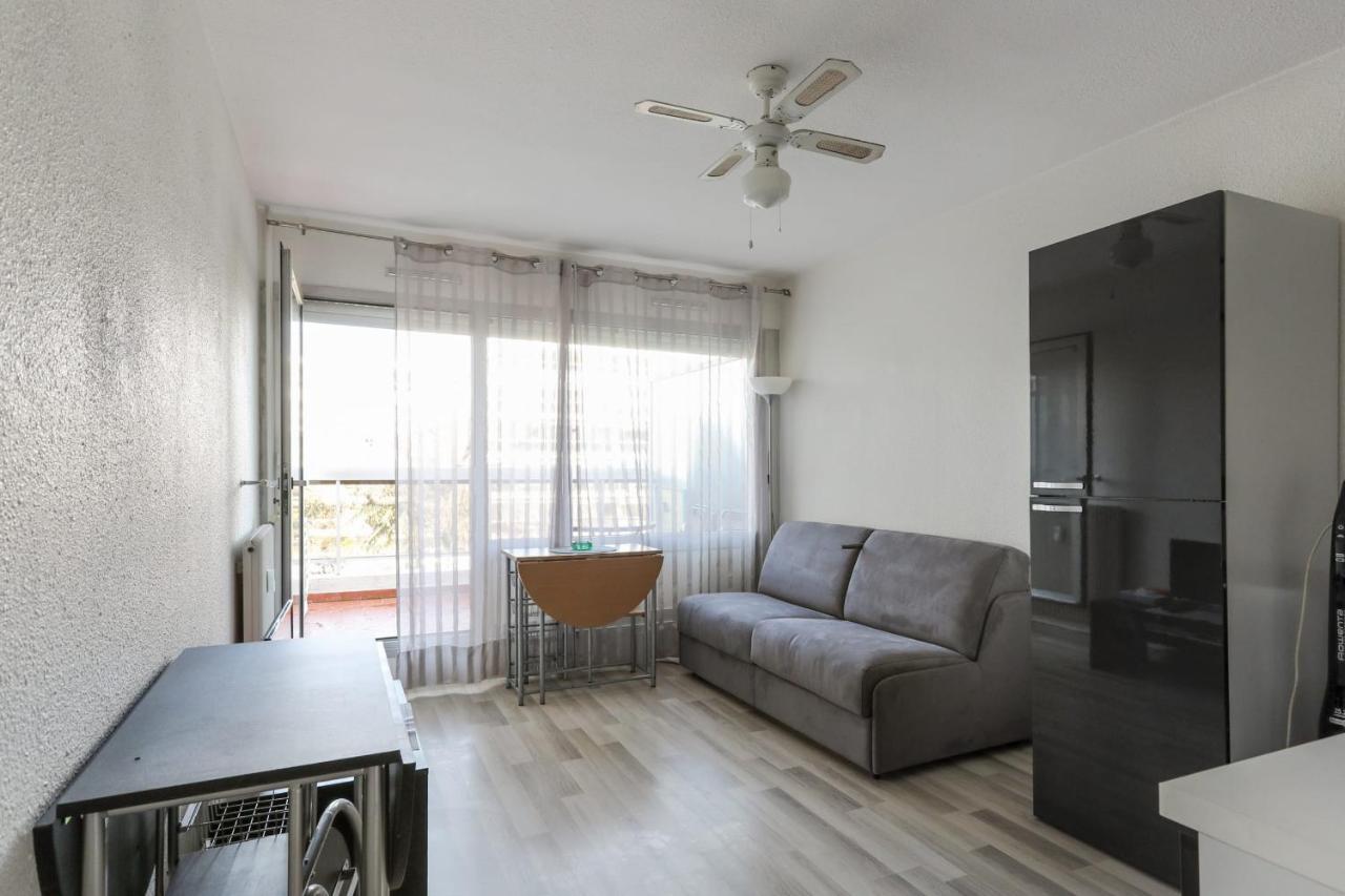 Apartment Charming Flat With Pool 8 Min Away From The In - Welkeys *